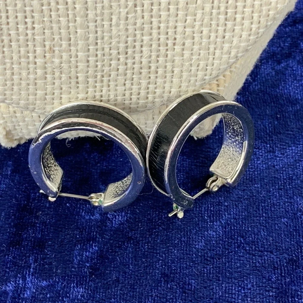 Unbranded Hoop Earrings Women OS Black Silver Excellent Enamel‎ Latch Back Small
